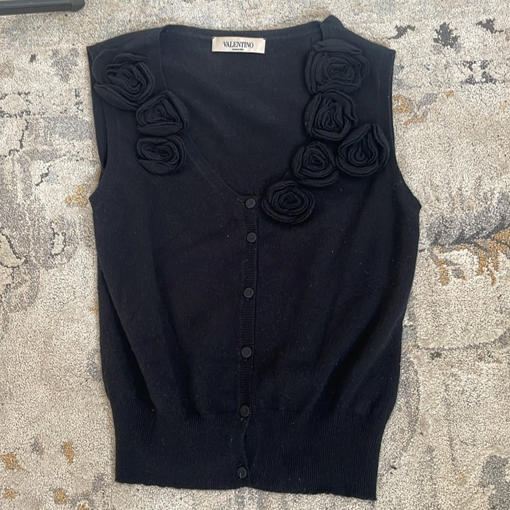 Valentino black cashmere with roses 🌹 sweater (k) - Picture 2 of 4